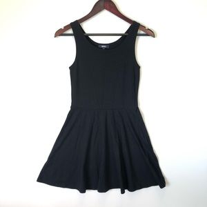 SPAO Korean sleeveless black fit and flare dress